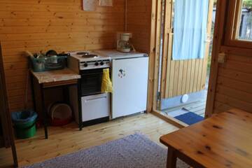 Фото номера Небольшой коттедж с общей ванной комнатой Кемпинги Kangasjoki Camping г. Суомуссалми 4