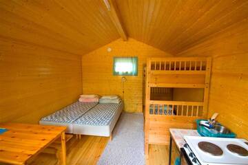 Фото номера Небольшой коттедж с общей ванной комнатой Кемпинги Kangasjoki Camping г. Суомуссалми 2