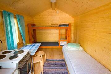 Фото номера Коттедж с общей ванной комнатой (для 3 взрослых) Кемпинги Kangasjoki Camping г. Суомуссалми 4